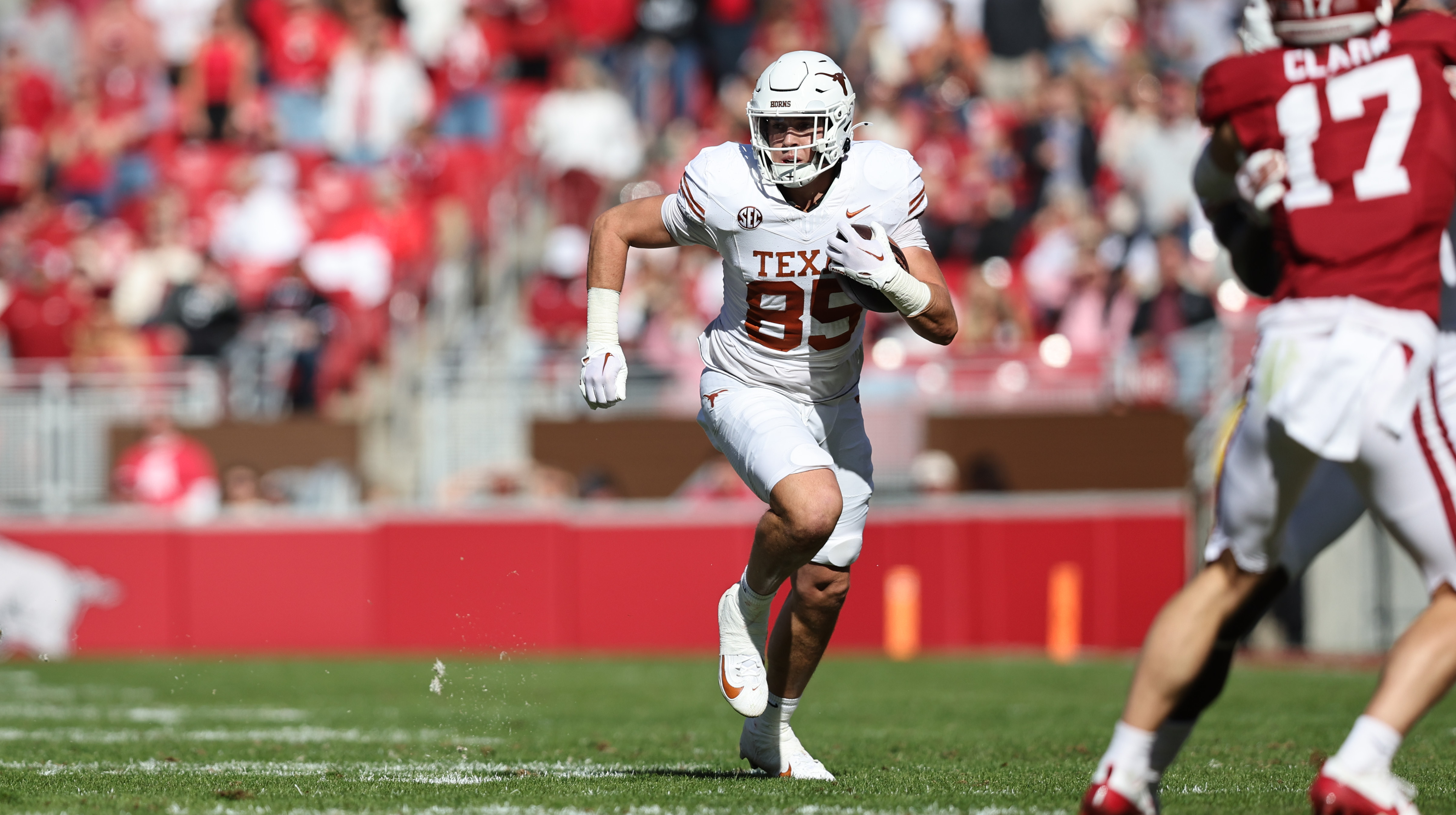 Texas Defeats Arkansas 🤘