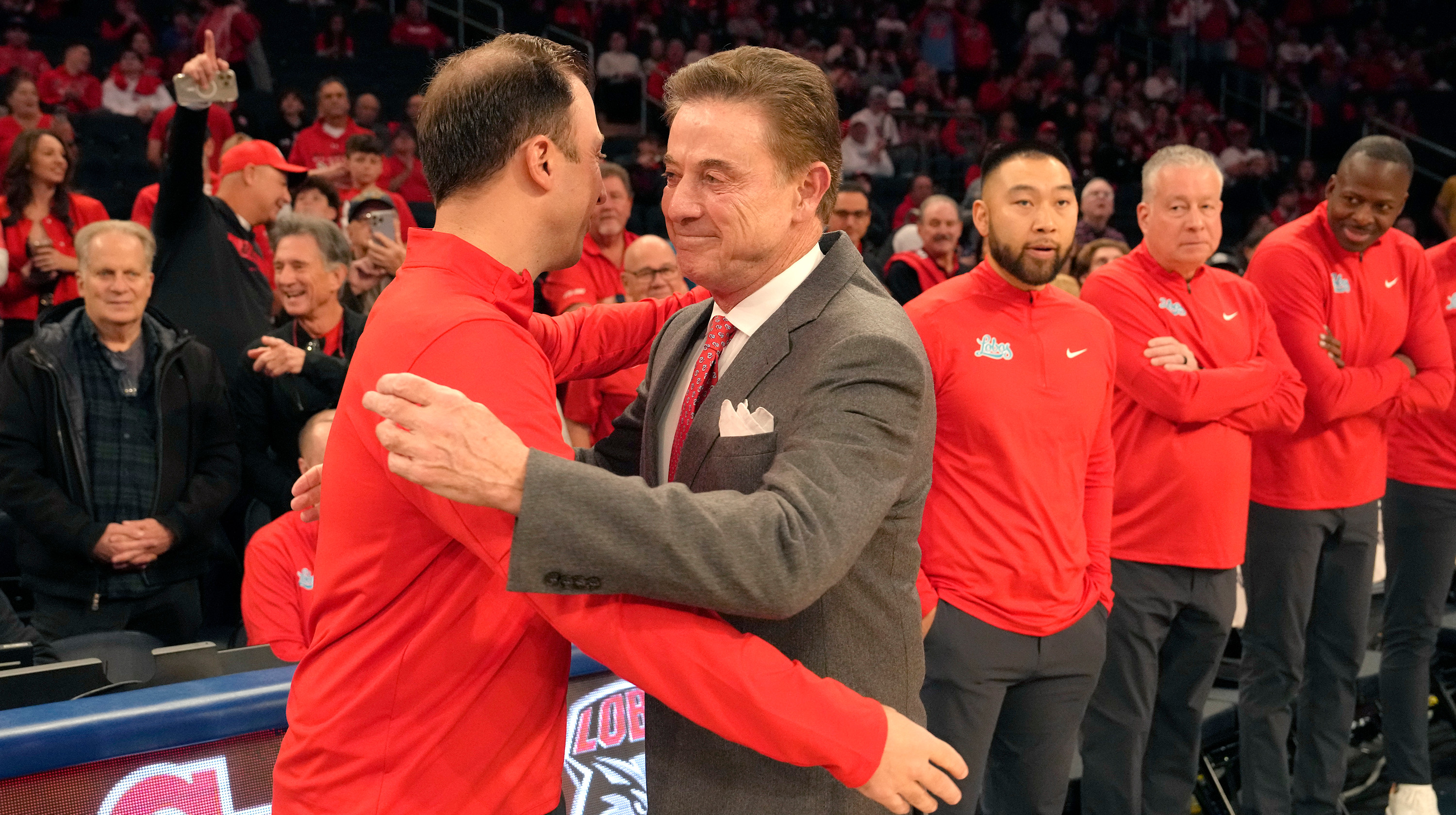 Pitino Quiets Fans' Chants 🤫